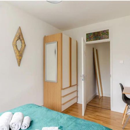 Spacious Two Bedroom Apartment In Battersea, Free Parking ลอนดอน ภายนอก รูปภาพ