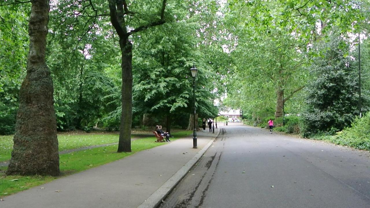 Spacious Two Bedroom Apartment In Battersea, Free Parking ลอนดอน ภายนอก รูปภาพ