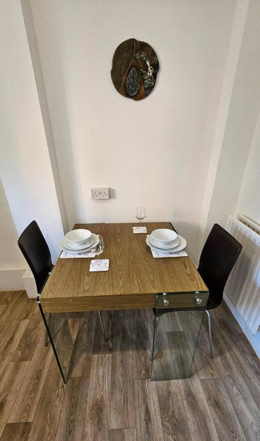 Spacious Two Bedroom Apartment In Battersea, Free Parking ลอนดอน ภายนอก รูปภาพ