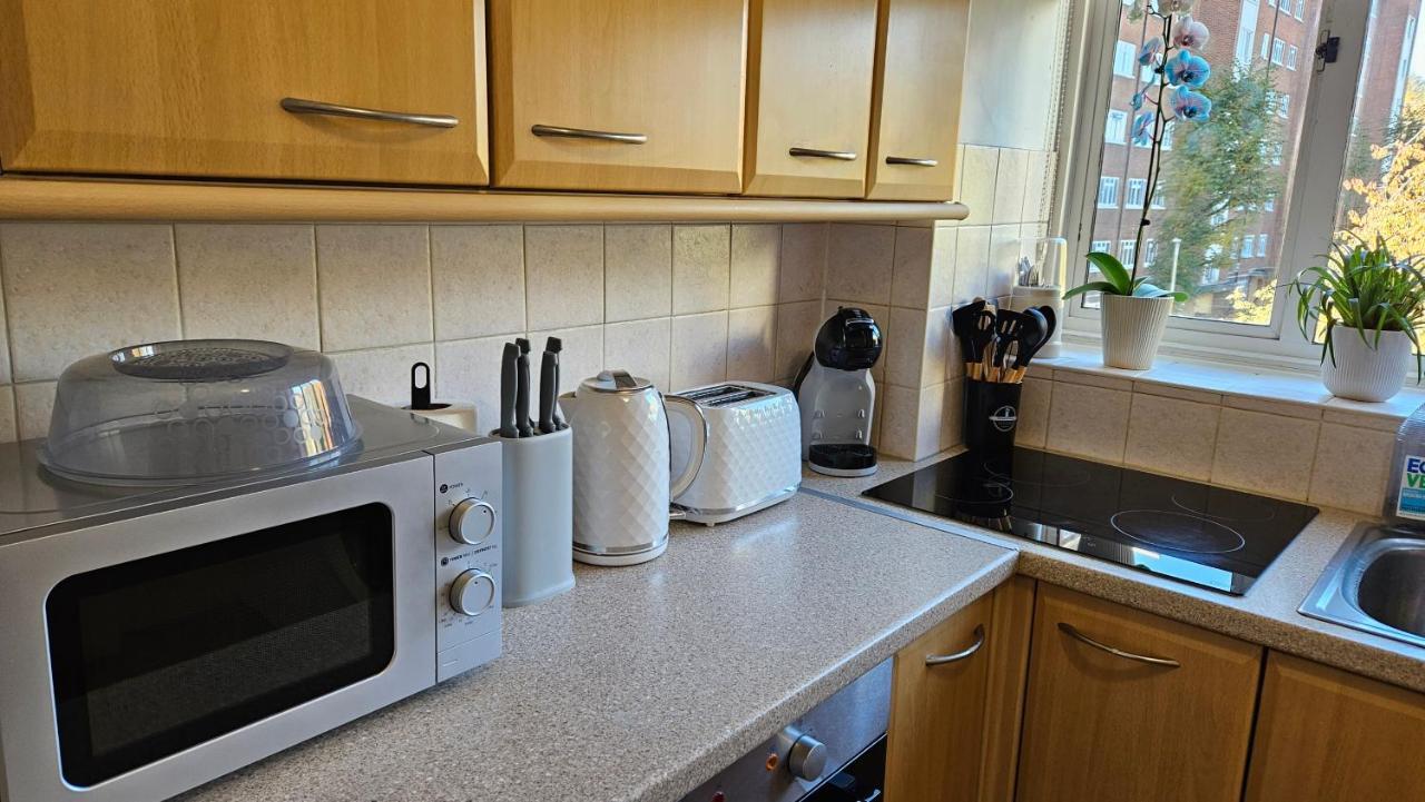 Spacious Two Bedroom Apartment In Battersea, Free Parking ลอนดอน ภายนอก รูปภาพ