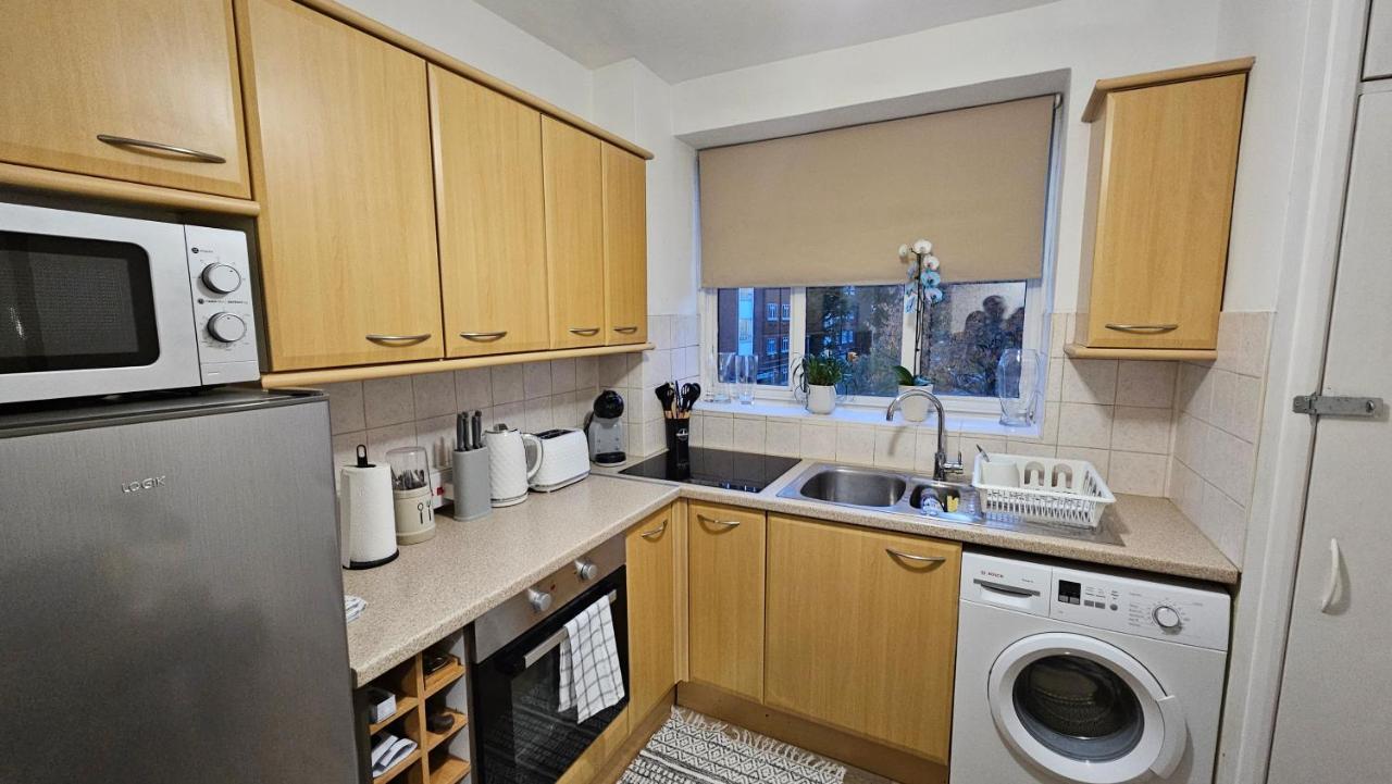 Spacious Two Bedroom Apartment In Battersea, Free Parking ลอนดอน ภายนอก รูปภาพ