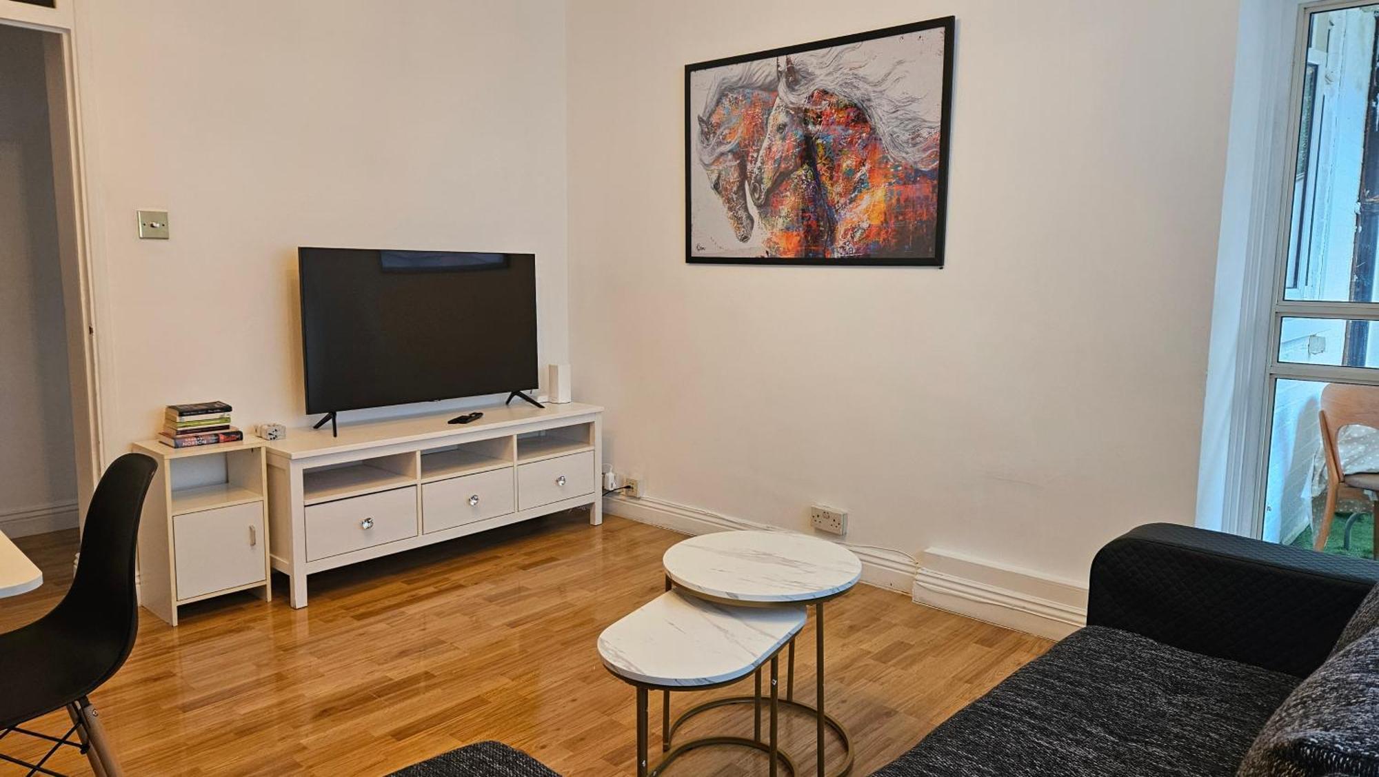 Spacious Two Bedroom Apartment In Battersea, Free Parking ลอนดอน ภายนอก รูปภาพ