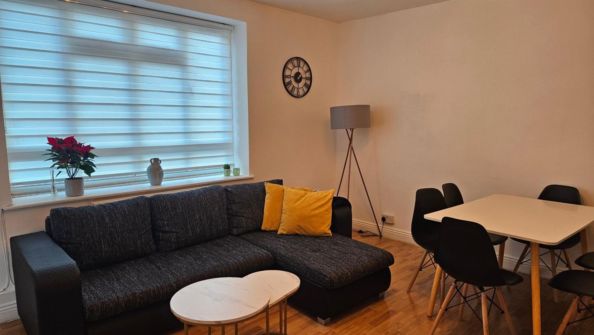 Spacious Two Bedroom Apartment In Battersea, Free Parking ลอนดอน ภายนอก รูปภาพ