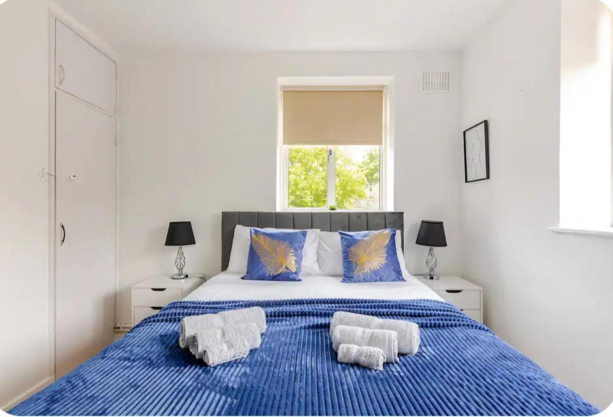 Spacious Two Bedroom Apartment In Battersea, Free Parking ลอนดอน ภายนอก รูปภาพ