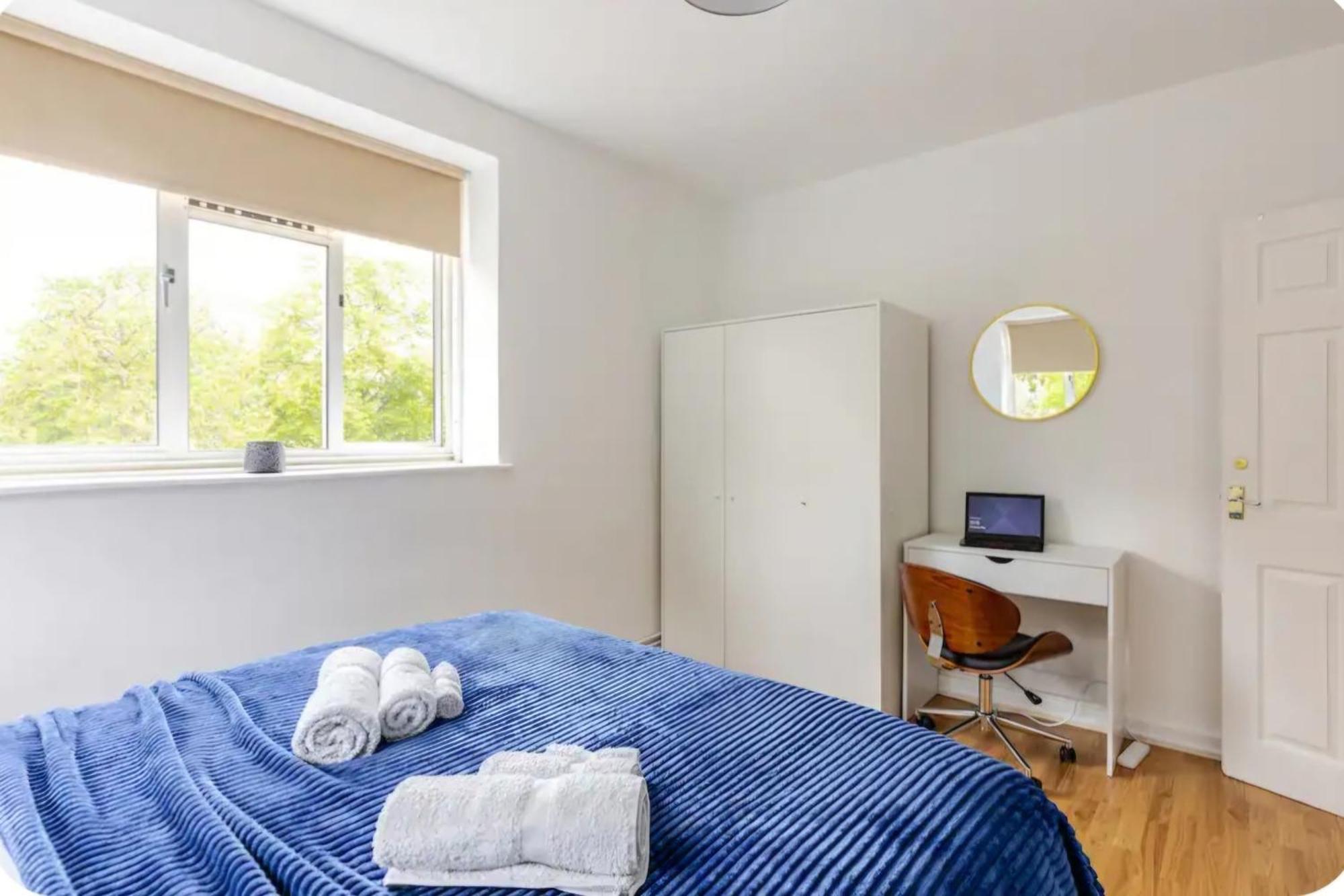 Spacious Two Bedroom Apartment In Battersea, Free Parking ลอนดอน ภายนอก รูปภาพ
