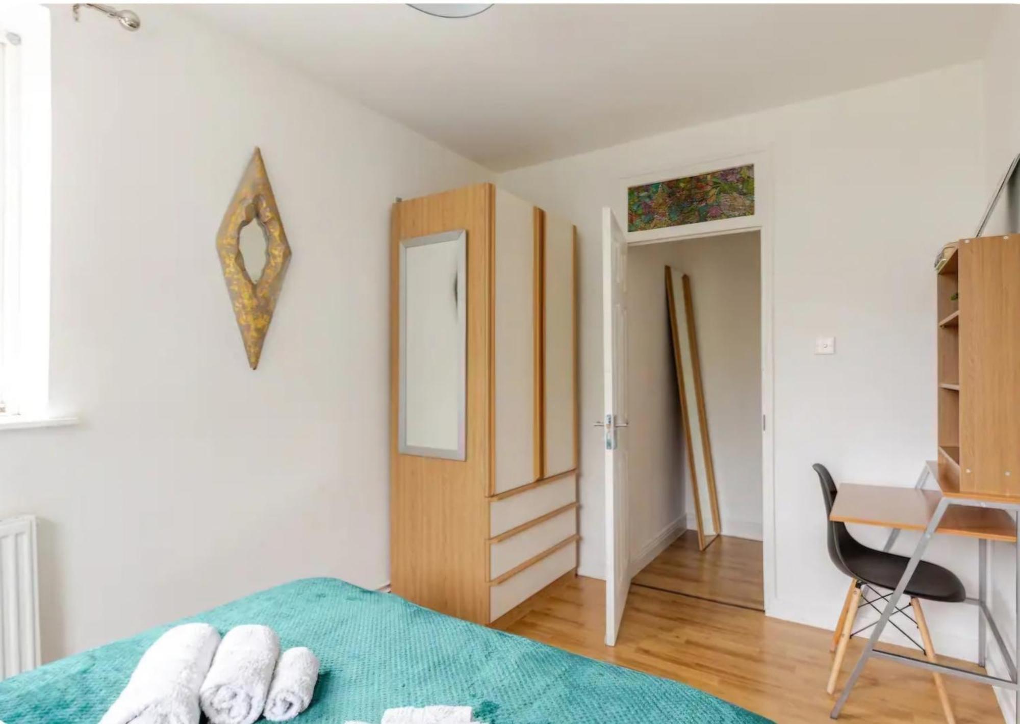 Spacious Two Bedroom Apartment In Battersea, Free Parking ลอนดอน ภายนอก รูปภาพ