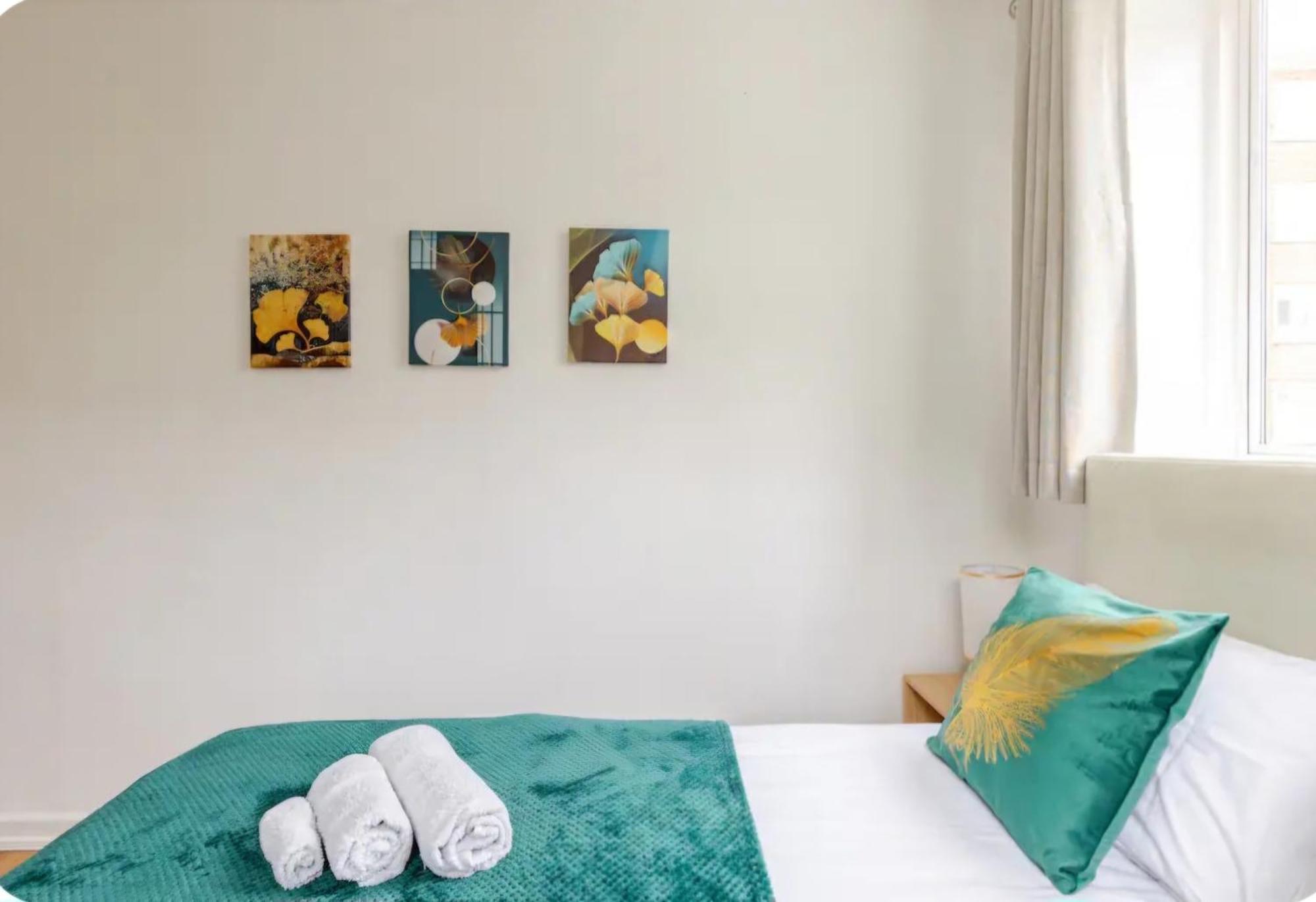 Spacious Two Bedroom Apartment In Battersea, Free Parking ลอนดอน ภายนอก รูปภาพ