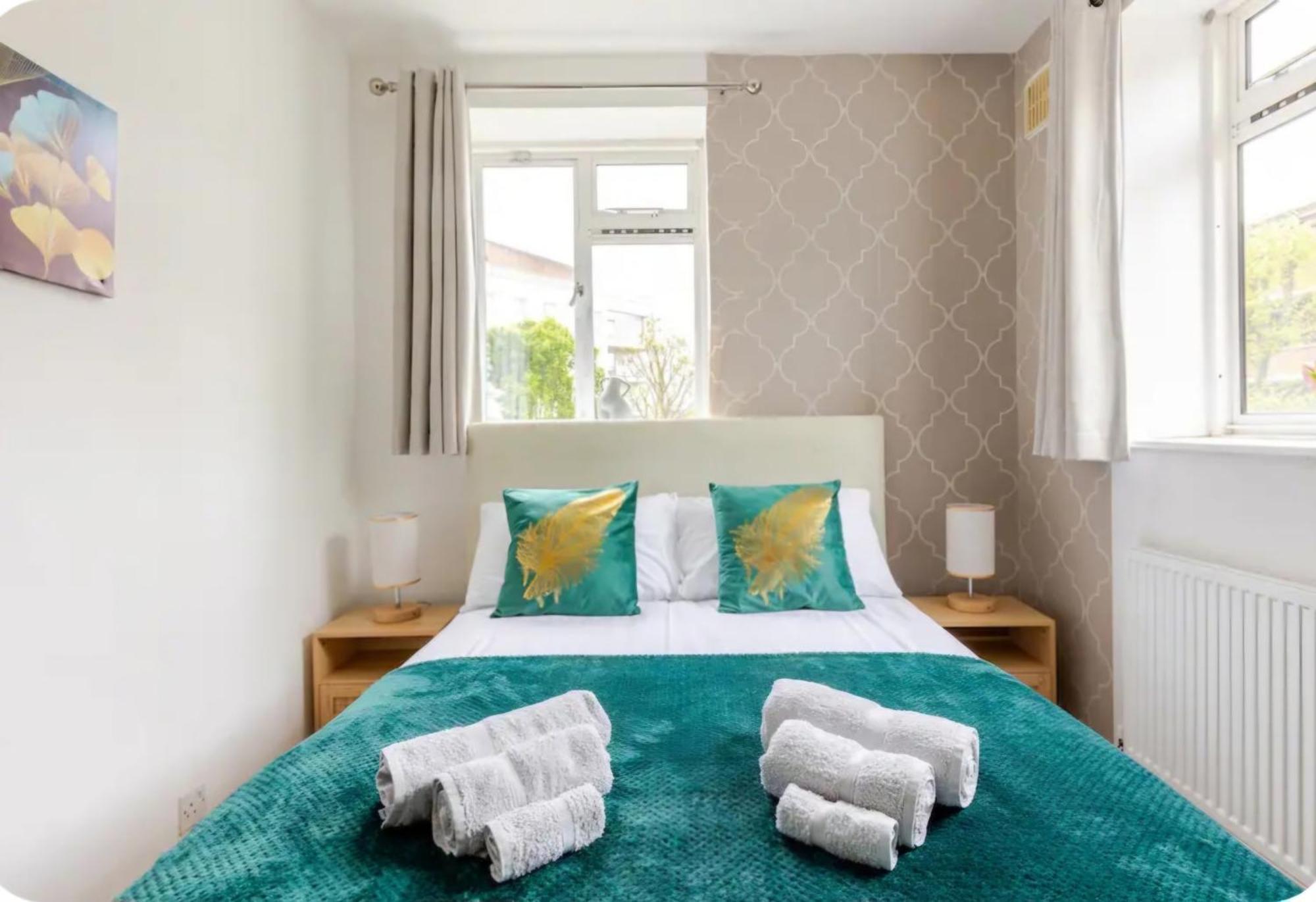 Spacious Two Bedroom Apartment In Battersea, Free Parking ลอนดอน ภายนอก รูปภาพ